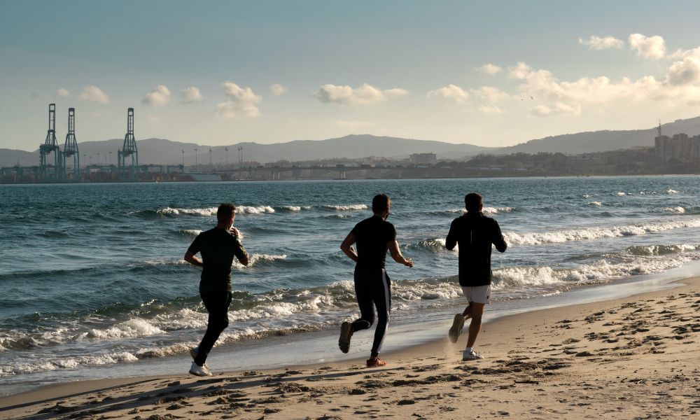 Entrena en la playa con estos ejercicios ¡Aprovecha estas vacaciones!